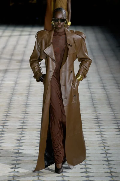 Look 15